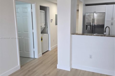 Снять в аренду кондоминиум в Майами, Флорида 2 спальни, 84.91м2, № 2057355 - фото 9