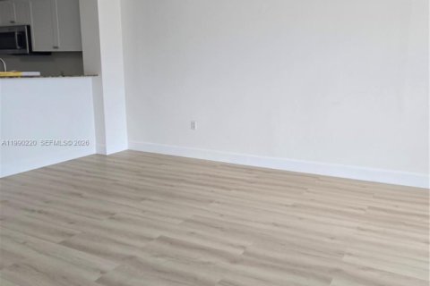 Снять в аренду кондоминиум в Майами, Флорида 2 спальни, 84.91м2, № 2057355 - фото 7