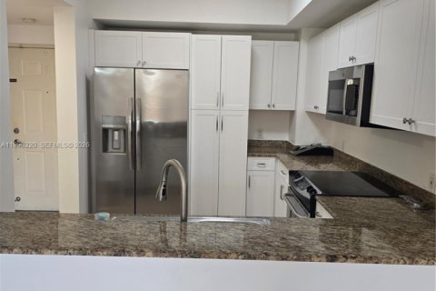 Снять в аренду кондоминиум в Майами, Флорида 2 спальни, 84.91м2, № 2057355 - фото 8