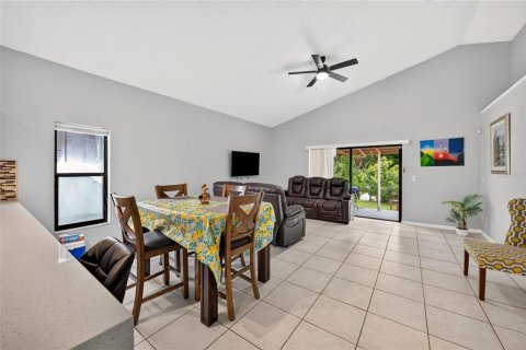 Villa ou maison à vendre à Orlando, Floride: 4 chambres, 189.33 m2 № 2406645 - photo 10