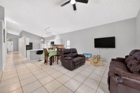 Villa ou maison à vendre à Orlando, Floride: 4 chambres, 189.33 m2 № 2406645 - photo 11