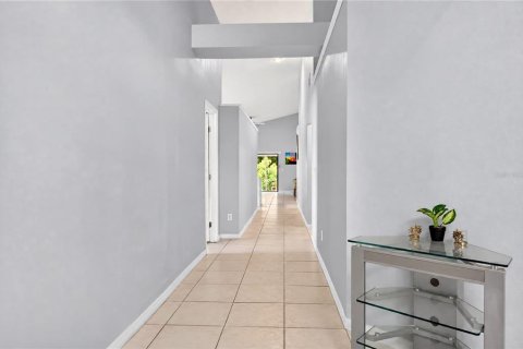 Villa ou maison à vendre à Orlando, Floride: 4 chambres, 189.33 m2 № 2406645 - photo 4