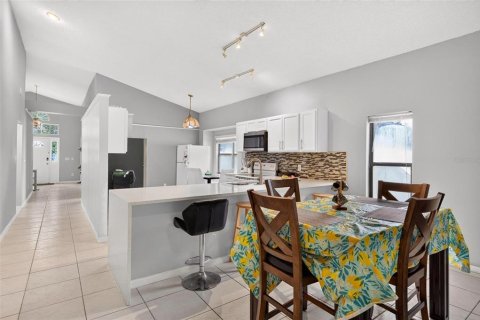 Villa ou maison à vendre à Orlando, Floride: 4 chambres, 189.33 m2 № 2406645 - photo 12