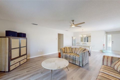 House in Sarasota, Florida 2 bedrooms, 140.84 sq.m. № 1723434 - photo 5