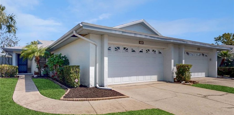 House in Sarasota, Florida 2 bedrooms, 140.84 sq.m. № 1723434