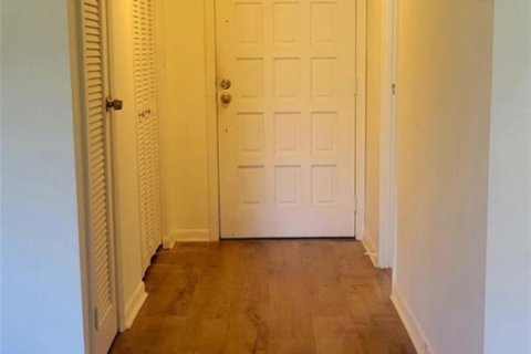 Condo in Lauderhill, Florida, 1 bedroom  № 2082537 - photo 4