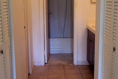 Condo in Lauderhill, Florida, 1 bedroom  № 2082537 - photo 16