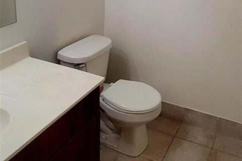 Condo in Lauderhill, Florida, 1 bedroom  № 2082537 - photo 3