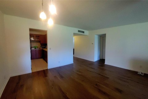 Condo in Lauderhill, Florida, 1 bedroom  № 2082537 - photo 6