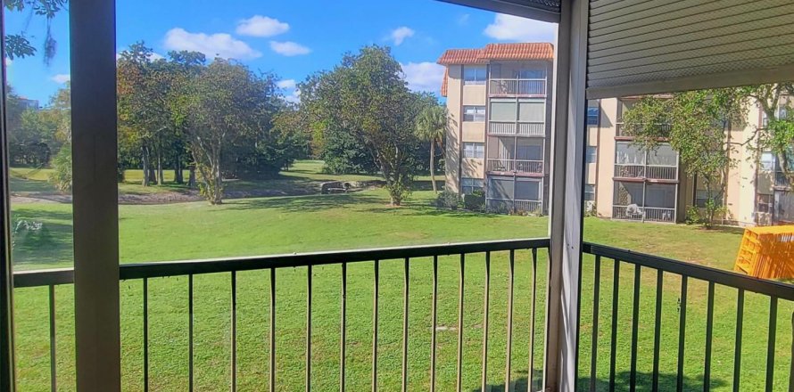 Condo in Lauderhill, Florida, 1 bedroom  № 2082537