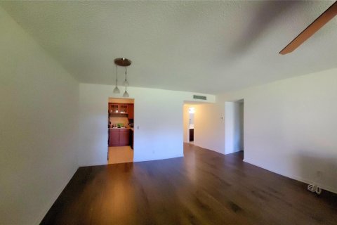 Condo in Lauderhill, Florida, 1 bedroom  № 2082537 - photo 7