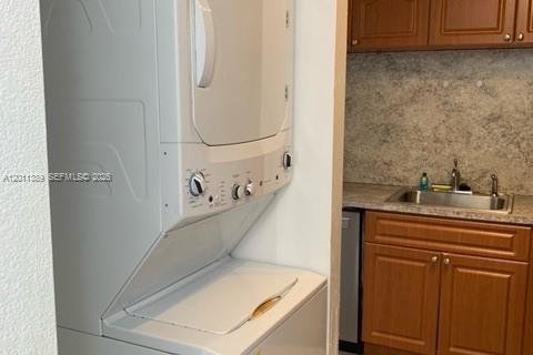 Condo in Miami, Florida, 2 bedrooms  № 2075174 - photo 9