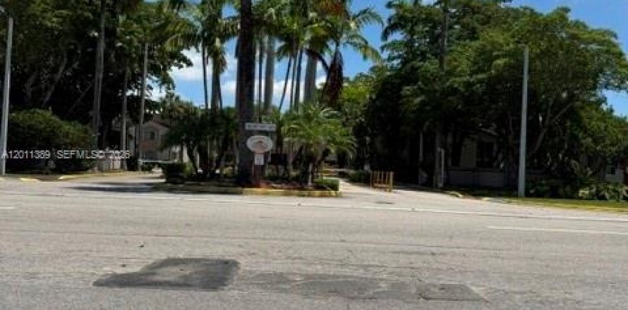 Condo in Miami, Florida, 2 bedrooms  № 2075174