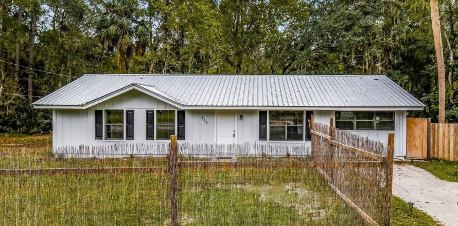 House in San Mateo, Florida 3 bedrooms, 120.4 sq.m. № 868143