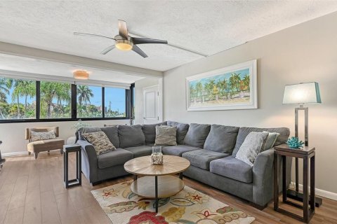 Condo in Sarasota, Florida, 2 bedrooms № 2396001 - photo 4
