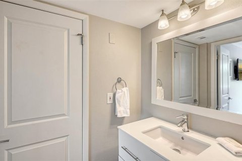 Condo in Sarasota, Florida, 2 bedrooms № 2396001 - photo 20