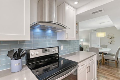 Condo in Sarasota, Florida, 2 bedrooms № 2396001 - photo 11