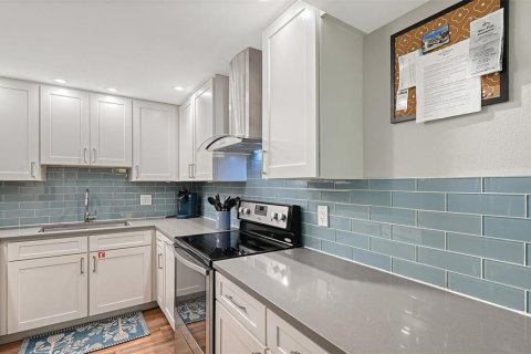 Condo in Sarasota, Florida, 2 bedrooms № 2396001 - photo 10