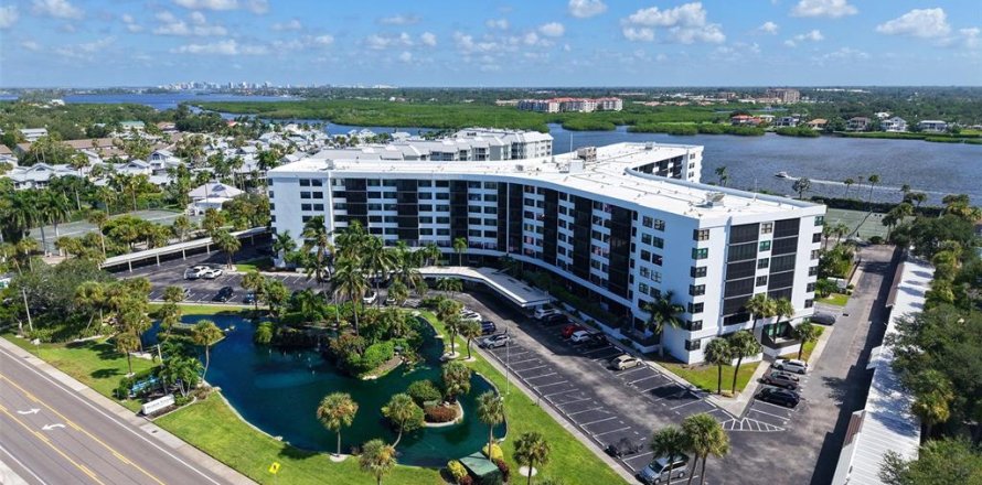 Condo in Sarasota, Florida, 2 bedrooms № 2396001