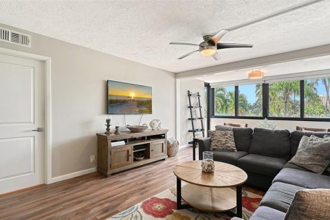 Condo in Sarasota, Florida, 2 bedrooms № 2396001 - photo 5