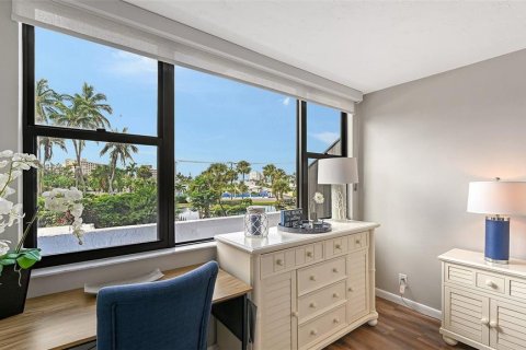 Condo in Sarasota, Florida, 2 bedrooms № 2396001 - photo 13