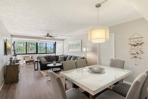 Condo in Sarasota, Florida, 2 bedrooms № 2396001 - photo 3