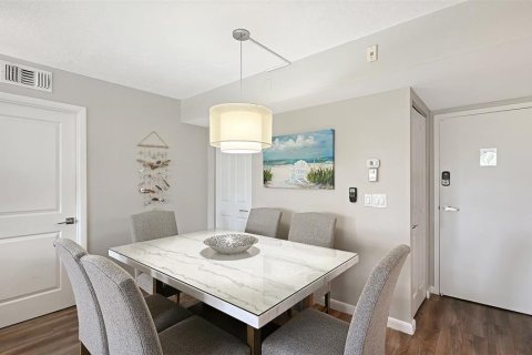Condo in Sarasota, Florida, 2 bedrooms № 2396001 - photo 8