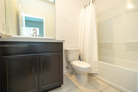 Снять в аренду таунхаус в Майами-Гарденс, Флорида 2 спальни, 114.08м2, № 2016716 - фото 18