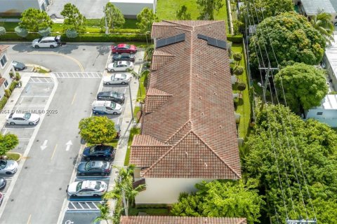 Снять в аренду таунхаус в Майами-Гарденс, Флорида 2 спальни, 114.08м2, № 2016716 - фото 21