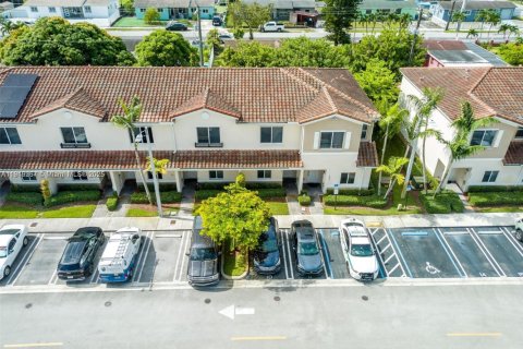 Снять в аренду таунхаус в Майами-Гарденс, Флорида 2 спальни, 114.08м2, № 2016716 - фото 23