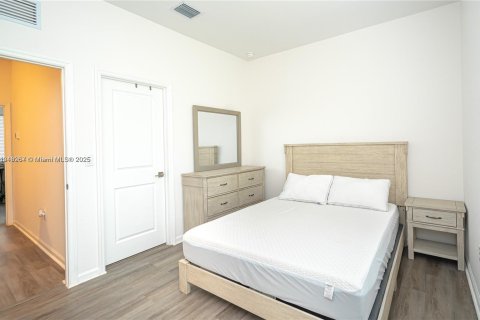 Снять в аренду таунхаус в Майами-Гарденс, Флорида 2 спальни, 114.08м2, № 2016716 - фото 13