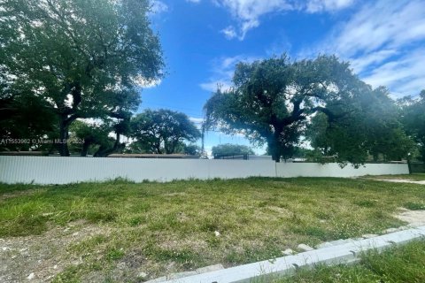 Land in Miami Gardens, Florida № 1958279 - photo 5