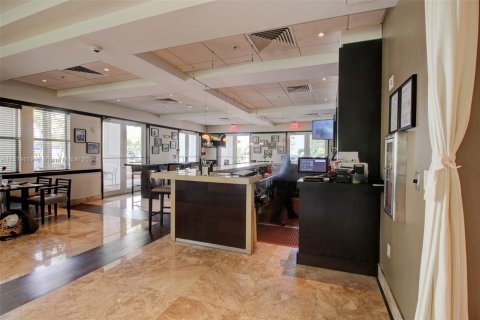 Condo in Doral, Florida, 1 bedroom  № 442077 - photo 13