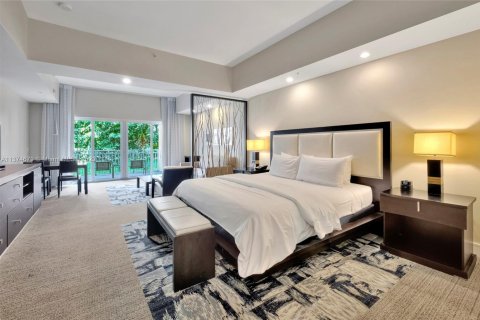 Condo in Doral, Florida, 1 bedroom  № 442077 - photo 1