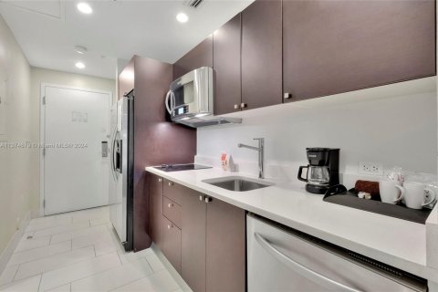 Condo in Doral, Florida, 1 bedroom  № 442077 - photo 2