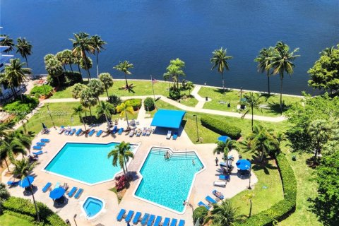 Condo in Aventura, Florida, 2 bedrooms № 2087911 - photo 20