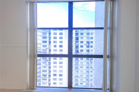 Condo in Aventura, Florida, 2 bedrooms № 2087911 - photo 14