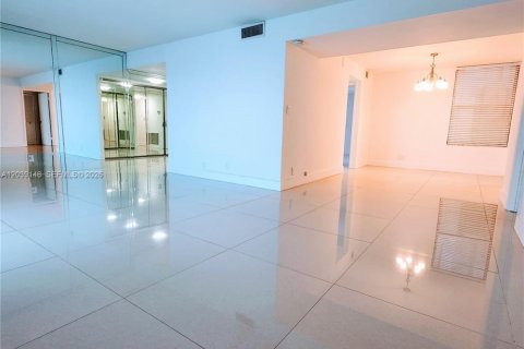 Condo in Aventura, Florida, 2 bedrooms № 2087911 - photo 16