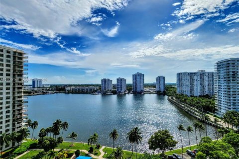 Condo in Aventura, Florida, 2 bedrooms № 2087911 - photo 21