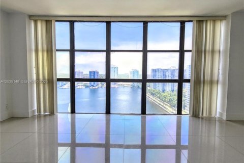 Condo in Aventura, Florida, 2 bedrooms № 2087911 - photo 10
