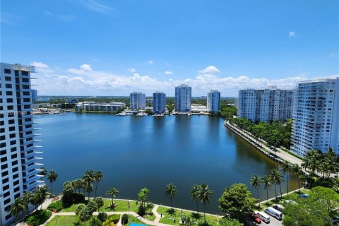 Condo in Aventura, Florida, 2 bedrooms № 2087911 - photo 3