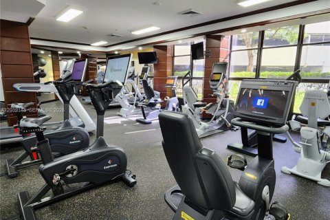 Condo in Aventura, Florida, 2 bedrooms № 2087911 - photo 30