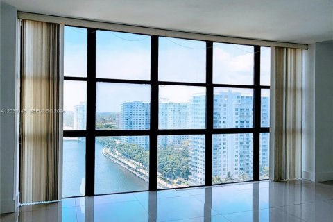 Condo in Aventura, Florida, 2 bedrooms № 2087911 - photo 2