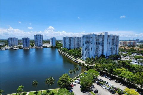Condo in Aventura, Florida, 2 bedrooms № 2087911 - photo 19