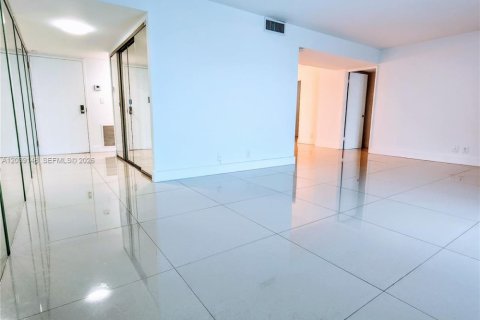 Condo in Aventura, Florida, 2 bedrooms № 2087911 - photo 17