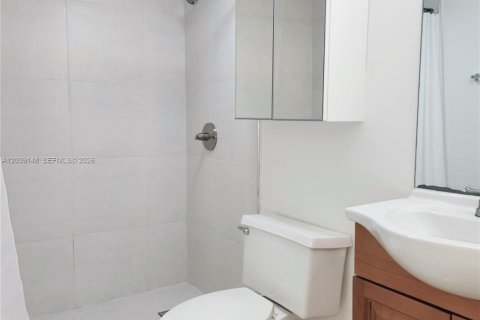 Condo in Aventura, Florida, 2 bedrooms № 2087911 - photo 15