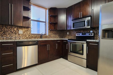 Condo in Aventura, Florida, 2 bedrooms № 2087911 - photo 5