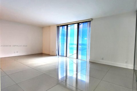 Condo in Aventura, Florida, 2 bedrooms № 2087911 - photo 4