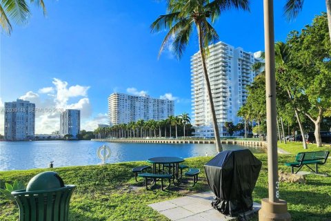 Condo in Aventura, Florida, 2 bedrooms № 2087911 - photo 26