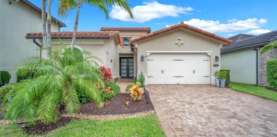 House in Pembroke Pines, Florida 3 bedrooms, 224.92 sq.m. № 1894259